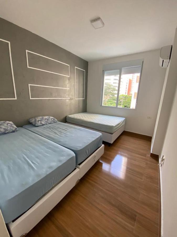 Apartamento Guaruja Pitangueiras 50 Metros Da Praia. Exterior photo